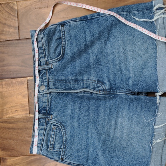 Reformation Max Mid Rise Short - Picture 6 of 6